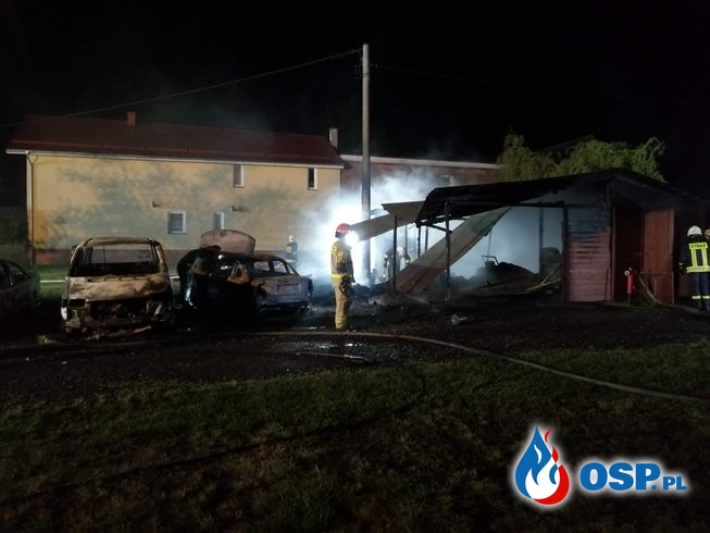 Cztery auta i budynek gospodarczy spłonęły w nocy w Przechodzie OSP Ochotnicza Straż Pożarna