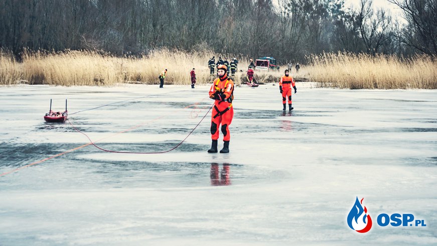 Ćwiczenia na lodzie OSP Ochotnicza Straż Pożarna