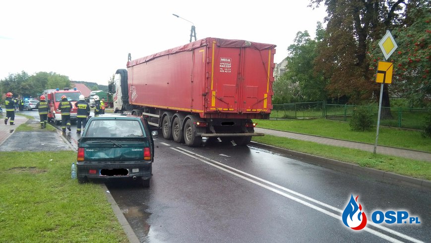 Wypadek. Samochód osobowy uderzył w ciężarówkę Zieleniewo 16-08-2016r. OSP Ochotnicza Straż Pożarna