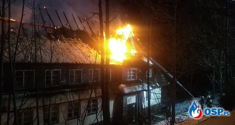Ogromny pożar pod Butorowym Wierchem. Płonął opuszczony budynek. OSP Ochotnicza Straż Pożarna