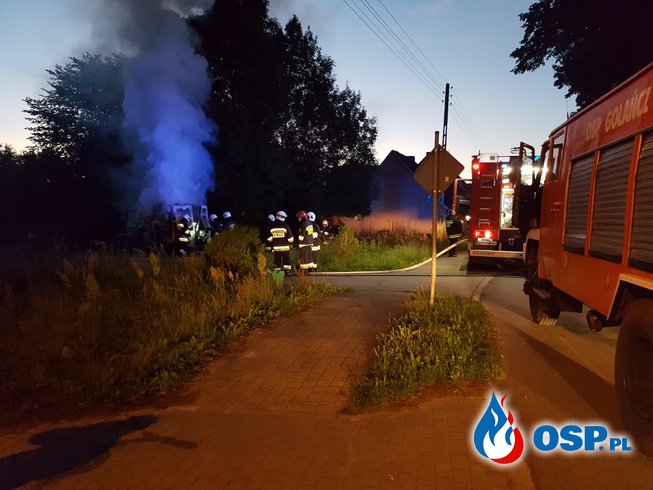 Pożar samochodu w miejscowości Gosław (gm. Trzebiatów) OSP Ochotnicza Straż Pożarna