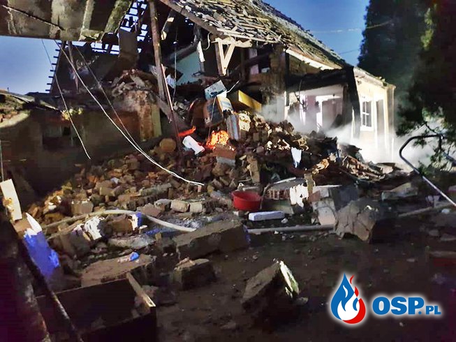 Część domu zawaliła się po wybuchu gazu pod Brzegiem. Jedna osoba jest ranna. OSP Ochotnicza Straż Pożarna