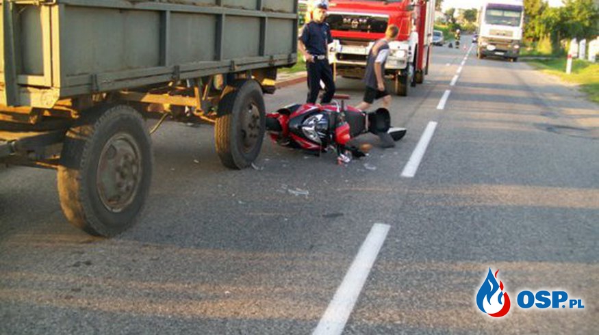 Motorower pod przyczepą- dwie osoby ranne. OSP Ochotnicza Straż Pożarna