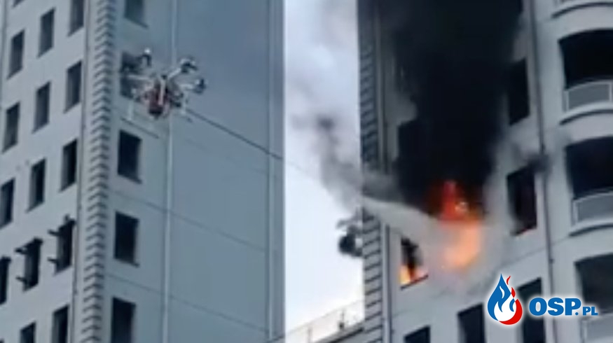 Dron gaśniczy wykorzystany podczas pożaru wieżowca w Chinach OSP Ochotnicza Straż Pożarna