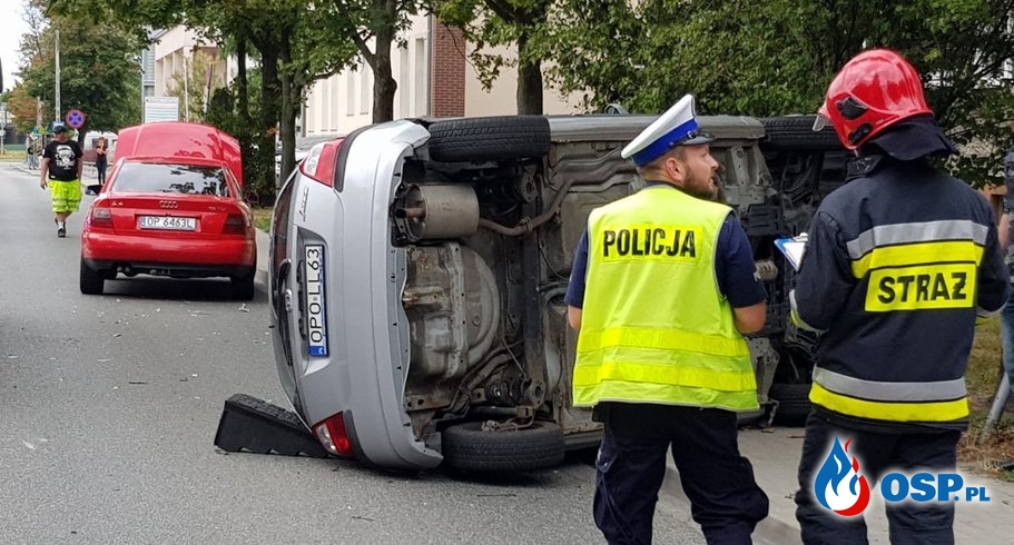 Groźne zdarzenie drogowe w Opolu. OSP Ochotnicza Straż Pożarna
