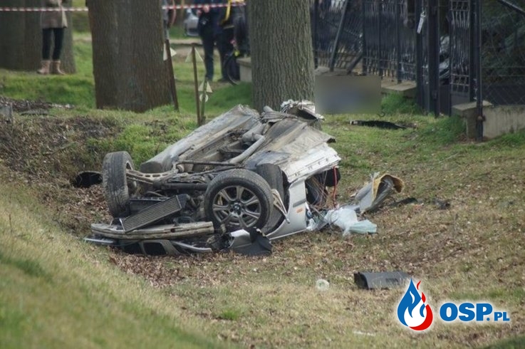 BMW rozpadło się na pół, 2 mężczyzn zginęło. Tragiczny wypadek na Lubelszczyźnie. OSP Ochotnicza Straż Pożarna