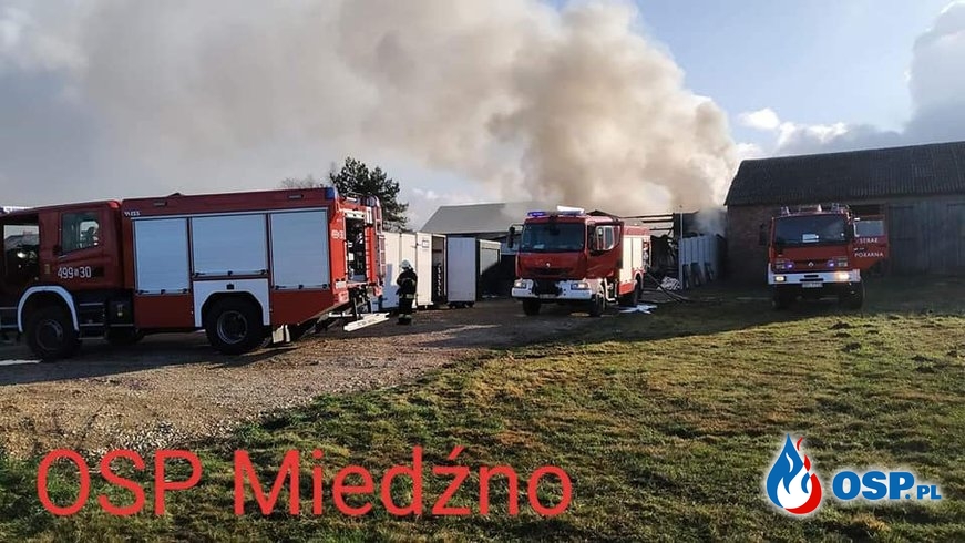Ogromny pożar stodoły pod Kłobuckiem. W akcji 16 zastępów strażaków. OSP Ochotnicza Straż Pożarna