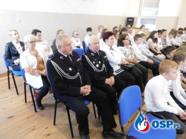 Uroczystości Niepodległościowe w szkole w Glinniku. OSP Ochotnicza Straż Pożarna