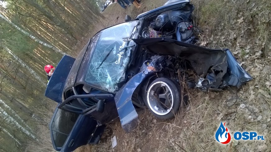 Poważny wypadek samochodu osobowego. OSP Ochotnicza Straż Pożarna