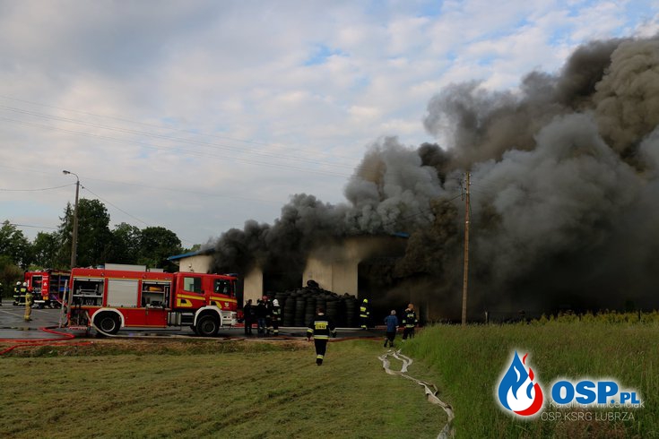 Ogromny pożar zakładu wulkanizacyjnego w Lubrzy. W akcji ponad 30 zastępów strażaków. OSP Ochotnicza Straż Pożarna