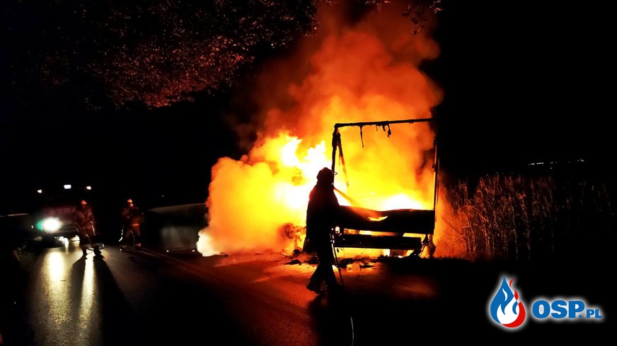 Pożar samochodu - Ryczów ul. Jana Pawła II OSP Ochotnicza Straż Pożarna