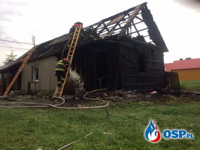 Kobieta zginęła w pożarze domu w Kowalkowie, mężczyzna zdołał uciec OSP Ochotnicza Straż Pożarna