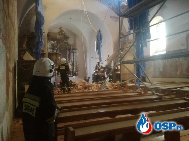 Porządkowanie kościoła w Hajdukach Nyskich OSP Ochotnicza Straż Pożarna
