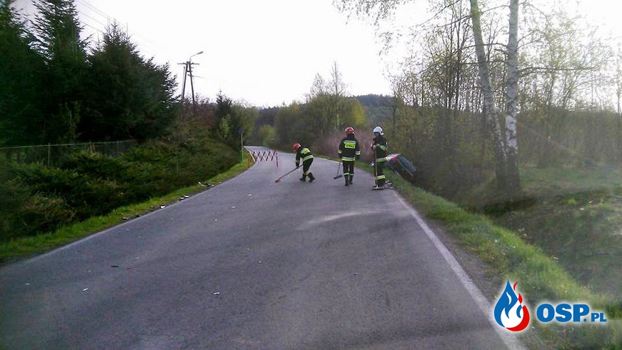 Zdarzenie drogowe z udziałem dwóch samochodów OSP Ochotnicza Straż Pożarna