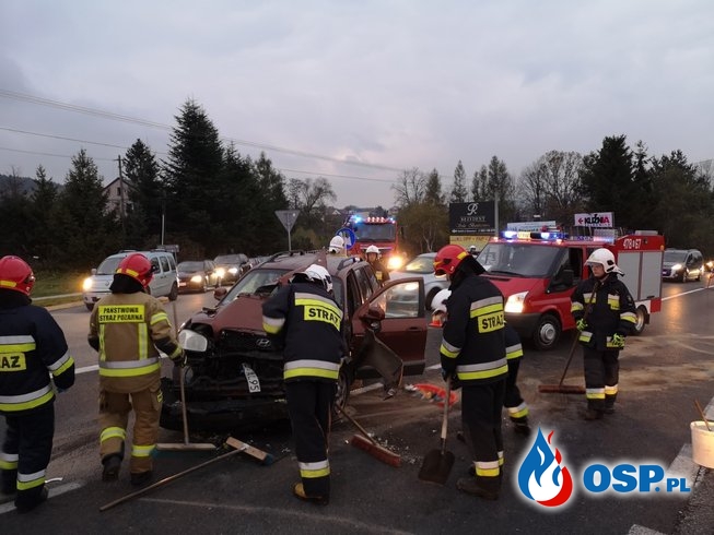 Kolizja samochodu osobowego i ciężarowego na DK7 - 29 października 2019r. OSP Ochotnicza Straż Pożarna