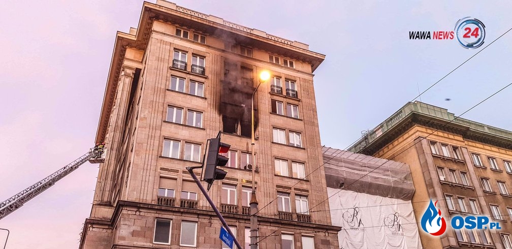 Pożar kamienicy w centrum Warszawy. 3 osoby w szpitalu, 20 ewakuowanych. OSP Ochotnicza Straż Pożarna