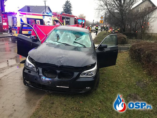 Dwie osoby zginęły potrącone przez BMW. Auto wjechało w grupę pieszych na chodniku. OSP Ochotnicza Straż Pożarna