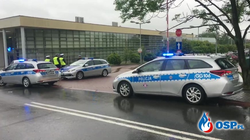 BMW wjechało w przystanek. 5 osób zostało rannych. OSP Ochotnicza Straż Pożarna