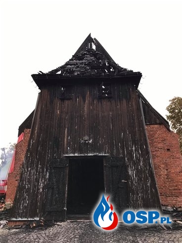 Pożar zabytkowego kościoła w Orłowie. W akcji 15 zastępów straży pożarnej. OSP Ochotnicza Straż Pożarna