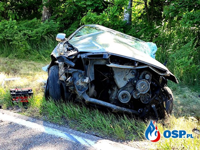 Tragiczny wypadek podczas wyprzedzania. Samochód zderzył się z cysterną. OSP Ochotnicza Straż Pożarna