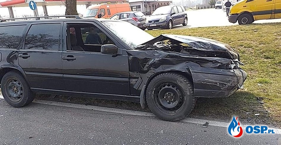 Zderzenie aut w Suchożebrach. Jeden z kierowców był pijany. OSP Ochotnicza Straż Pożarna