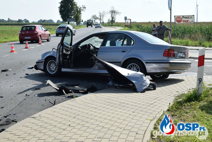 BMW uderzyło w ciągnik OSP Ochotnicza Straż Pożarna