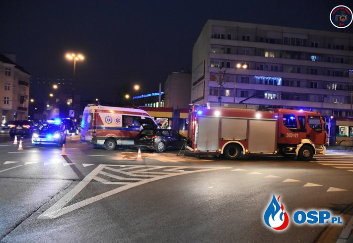 Karetka "covidowa" zderzyła się z samochodem w Warszawie OSP Ochotnicza Straż Pożarna