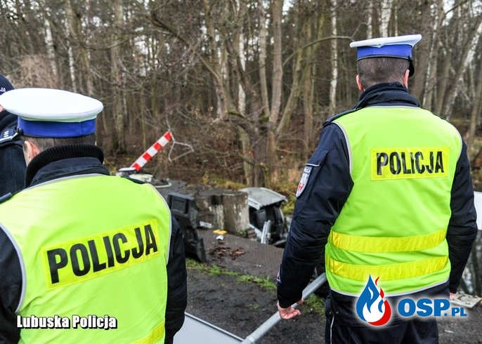 5 osób zginęło w wypadku. Samochód z młodymi ludźmi wpadł do stawu. OSP Ochotnicza Straż Pożarna