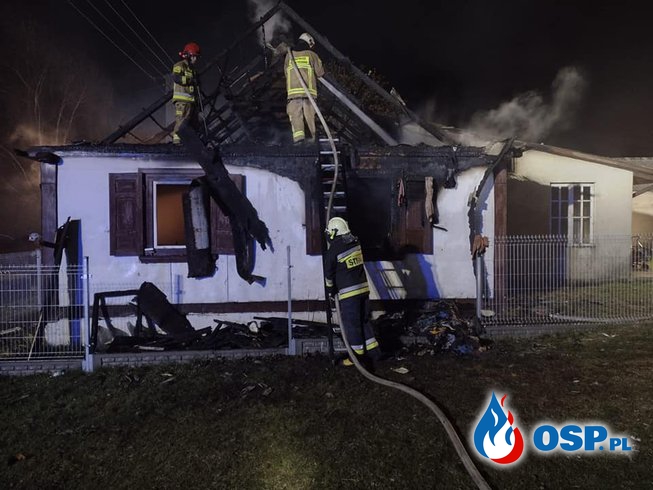 Starszy mężczyzna zginął w płonącym domu. Pożar wybuchł w środku nocy. OSP Ochotnicza Straż Pożarna