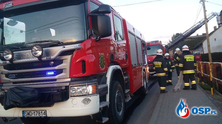 Pożar dachu budynku jednorodzinnego w Gorzycach. OSP Ochotnicza Straż Pożarna