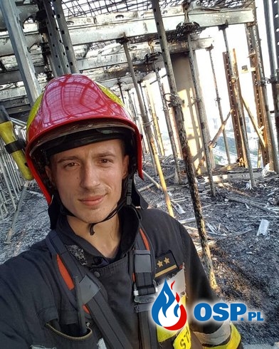 Pożar wieżowca w centrum Warszawy. Ponad 120 strażaków w akcji. OSP Ochotnicza Straż Pożarna