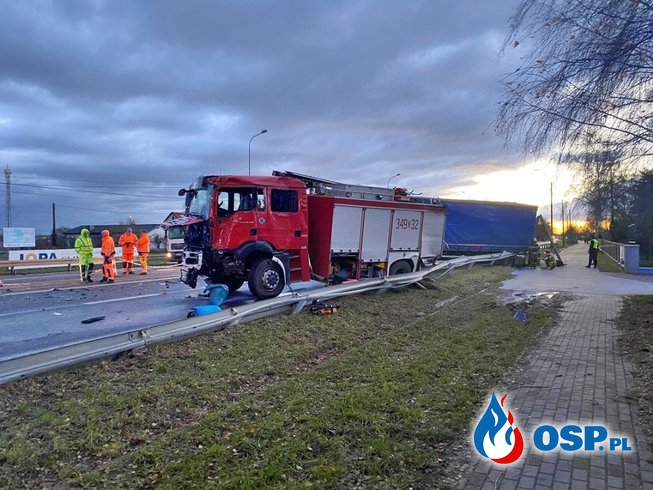 Dwaj strażacy zginęli w wypadku, trzech jest rannych. Druhowie OSP Czernikowo jechali do pożaru. OSP Ochotnicza Straż Pożarna