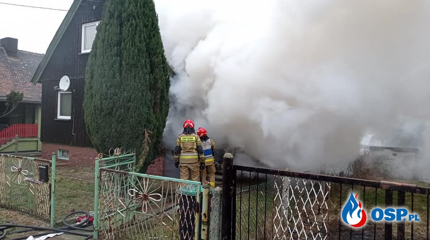 Tragiczny pożar w Piekarach Śląskich. Nie żyje 65-letni mężczyzna. OSP Ochotnicza Straż Pożarna