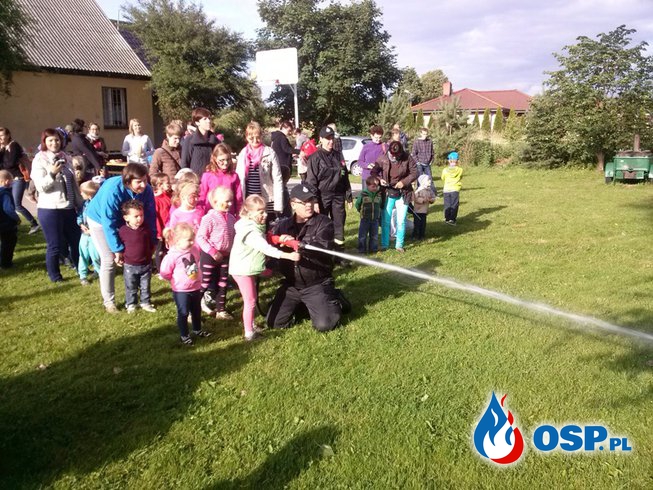 Stróżki - pożegnanie dzieci z przedszkolem. OSP Ochotnicza Straż Pożarna