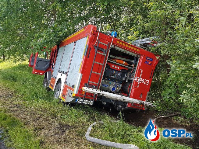 Wypadek wozu strażackiego OSP Mosty. Kierowca ciężarówki zajechał drogę! OSP Ochotnicza Straż Pożarna