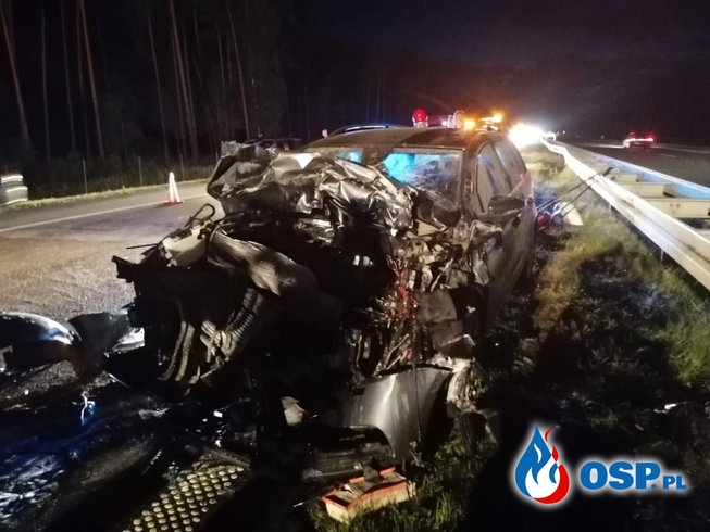 Zderzenie dwóch samochodów na autostradzie A4. OSP Ochotnicza Straż Pożarna