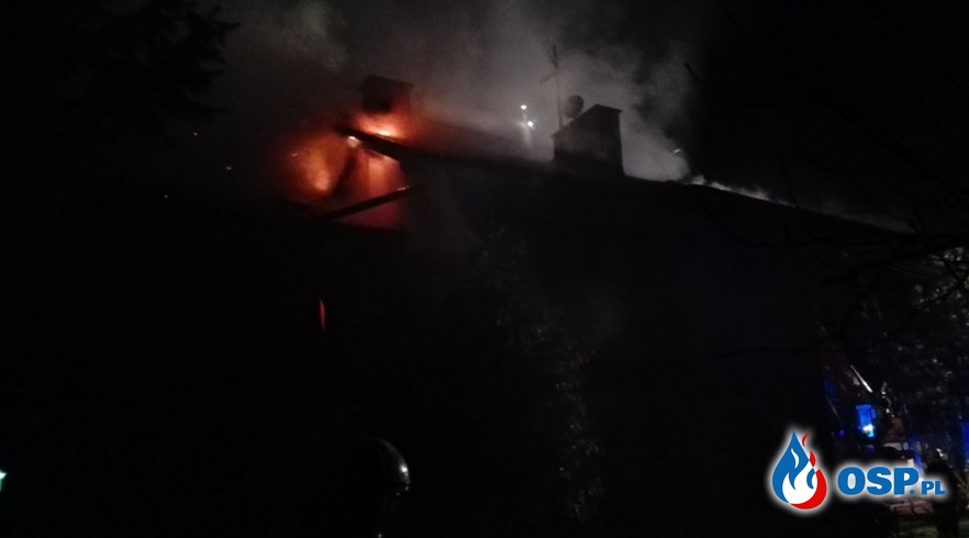 pożar dachu budynku OSP Ochotnicza Straż Pożarna