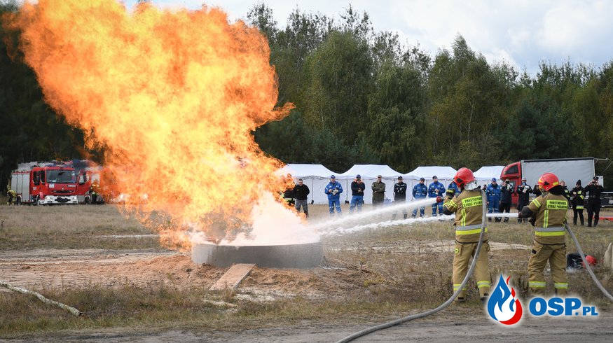 Ćwiczyli gaszenie pożarów ciekłego gazu ziemnego. Manewry "Zielonka LNG 2021". OSP Ochotnicza Straż Pożarna