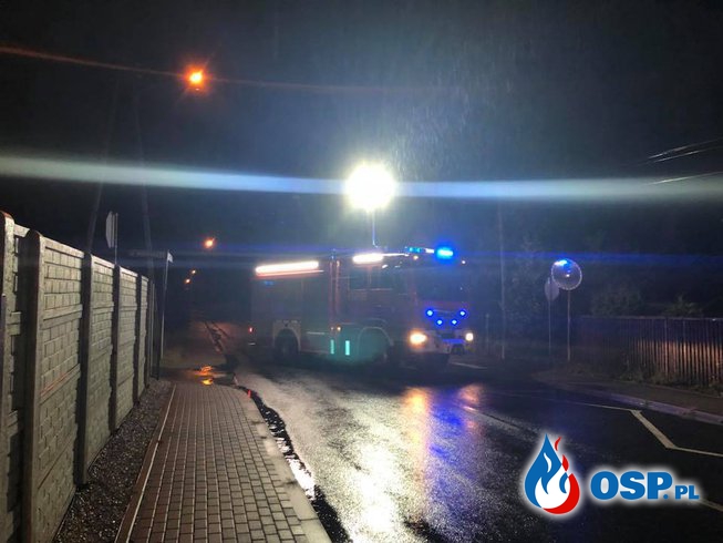 TIR w środku nocy wjechał w dom. Groźny wypadek w Pietraszowie. OSP Ochotnicza Straż Pożarna