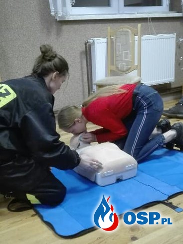 Strażacy ze Słupi uczyli młodzież pomocy przedmedycznej. OSP Ochotnicza Straż Pożarna