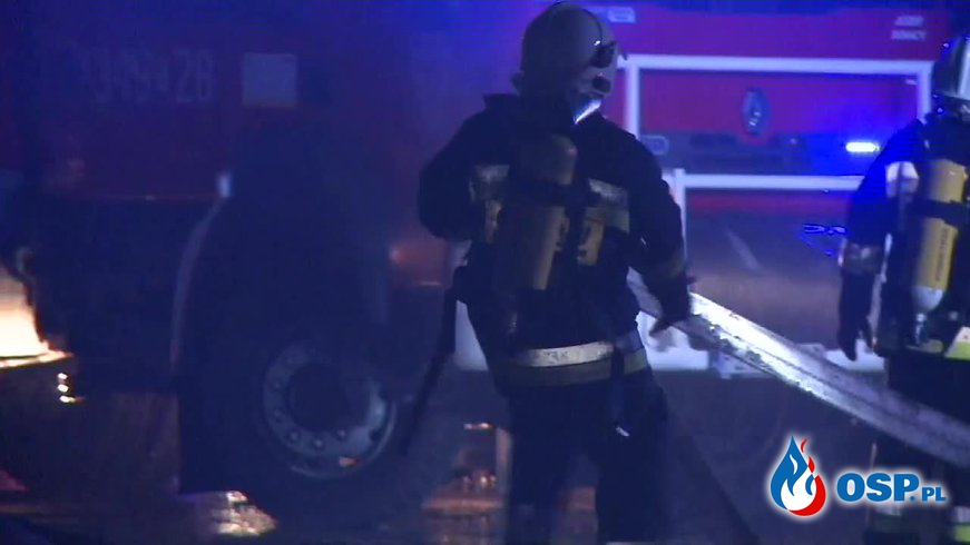 Pożar tartaku w Lubuskiem. W środku wybuchające butle z gazem. OSP Ochotnicza Straż Pożarna