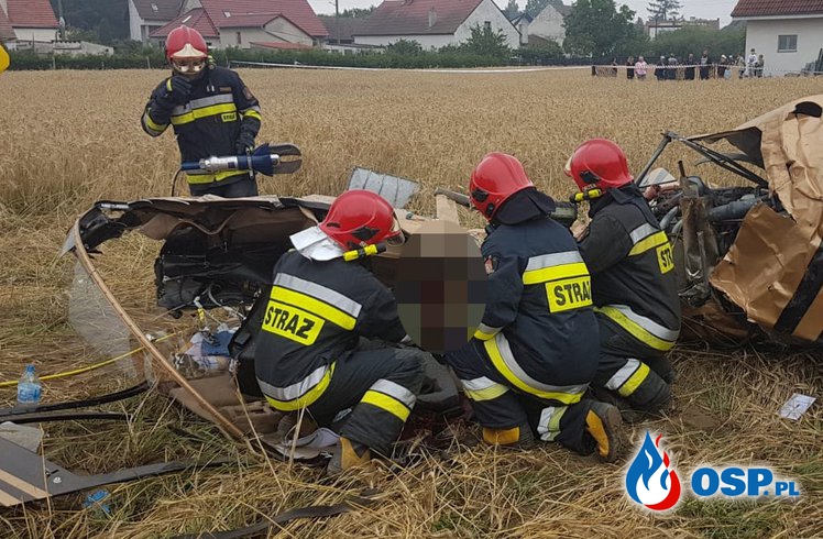 Śmigłowiec Robinson 44 przed i po wypadku w Domecku pod Opolem OSP Ochotnicza Straż Pożarna