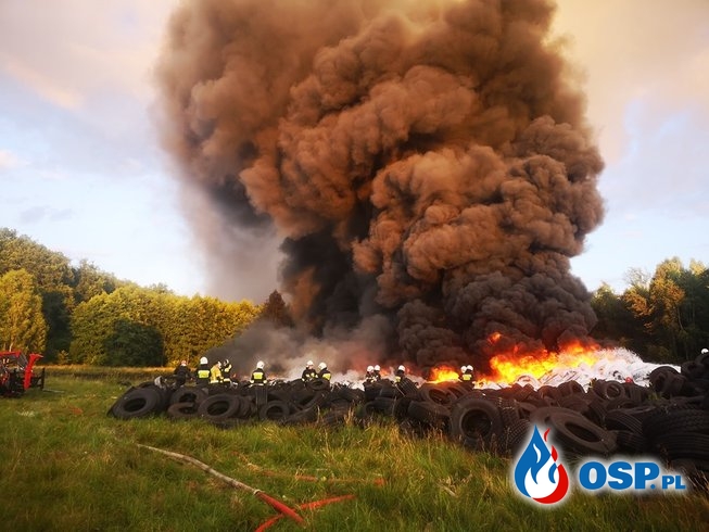 Hałda opon w ogniu. Pożar w Wojcieszycach gaszono z ziemi i z powietrza. OSP Ochotnicza Straż Pożarna