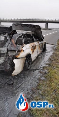 Pożar auta osobowego na A2. OSP Ochotnicza Straż Pożarna