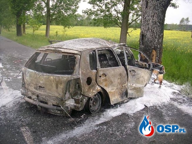 Tragiczny w skutkach błąd operatora 112? Auto po wypadku spłonęło, zginęła kobieta. OSP Ochotnicza Straż Pożarna