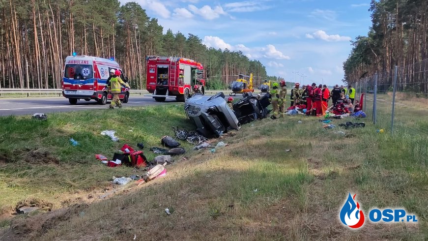 9 rannych po wypadku na trasie S3. Auta po zderzeniu dachowały poza jezdnią. OSP Ochotnicza Straż Pożarna