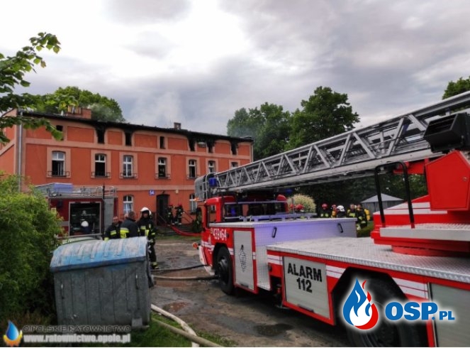 18 zastępów strażaków gasiło pożar budynku wielorodzinnego pod Wołczynem OSP Ochotnicza Straż Pożarna