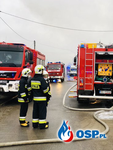 24 zastępy strażaków gaszą pożar fabryki zniczy w Starogardzie Gdańskim OSP Ochotnicza Straż Pożarna