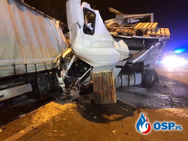 Trzy ciężarówki zderzyły się na A1 pod Łodzią OSP Ochotnicza Straż Pożarna