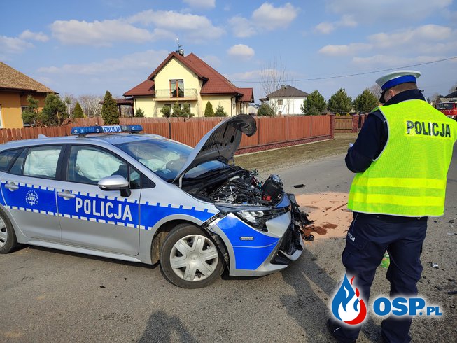 Pijany kierowca czołowo zderzył się z radiowozem. Wśród rannych są policjanci. OSP Ochotnicza Straż Pożarna